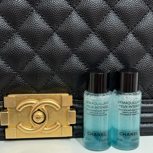Chanel Demaquillant Yeux Intense
(Eye Makeup Remover) - Picture 7 of 16